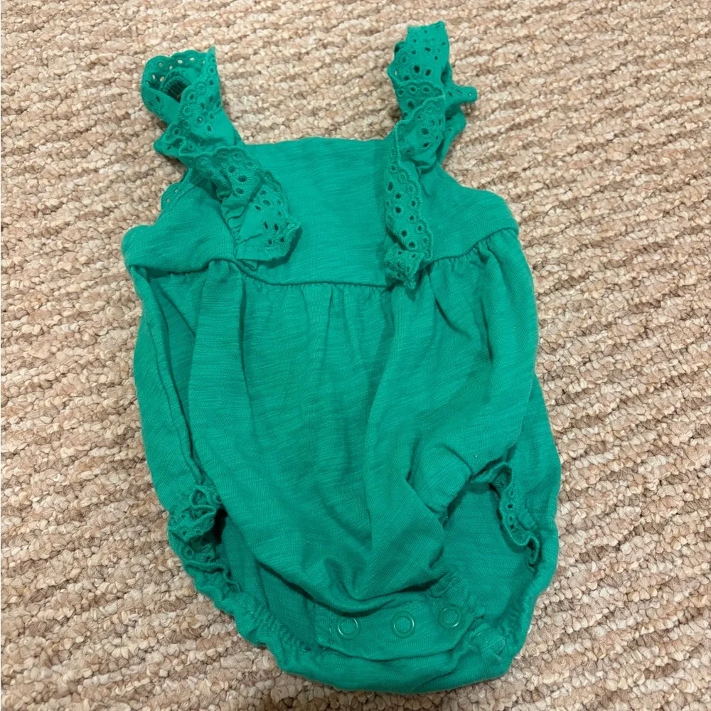 Carter’s Newborn Baby Girl Clothing Set of 4 Rompers and One Sleeveless Onesie - Picture 4 of 13